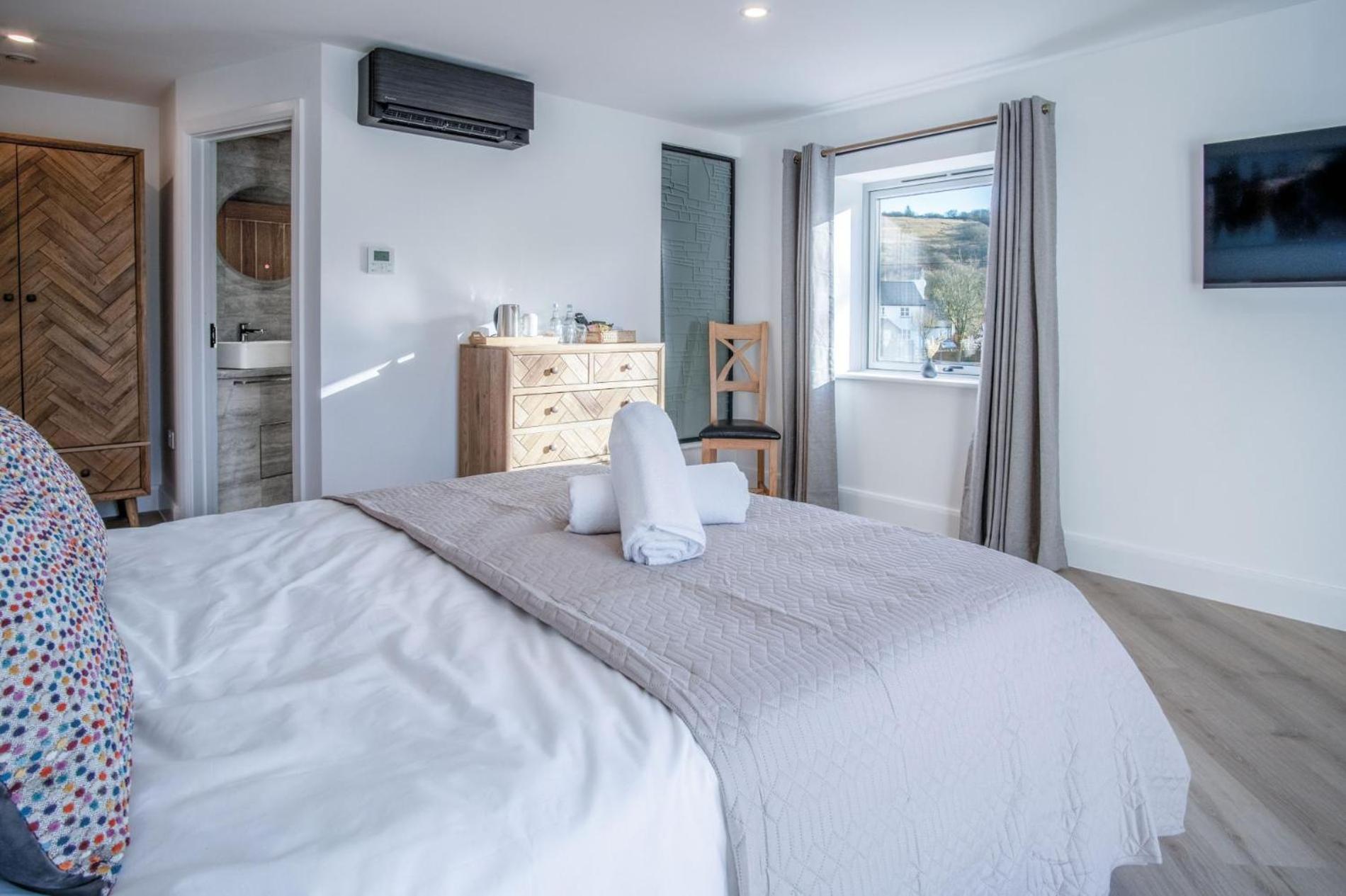 Suite 9 - Sleeping Giant Hotel - Pen Y Cae Inn 布雷肯 外观 照片